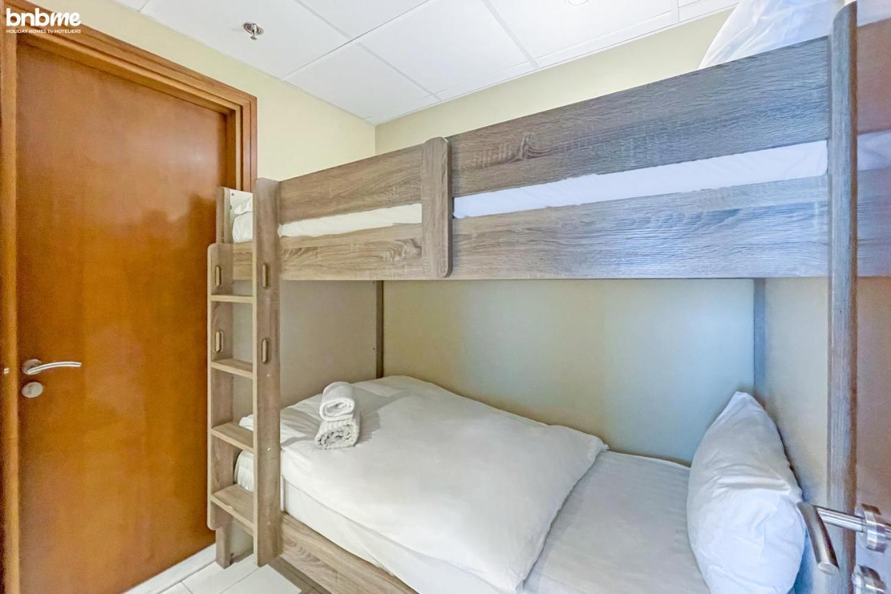 Bnbme - Waterfront Expansive Apt With Maid's Room, Poolside Cafe Appartement