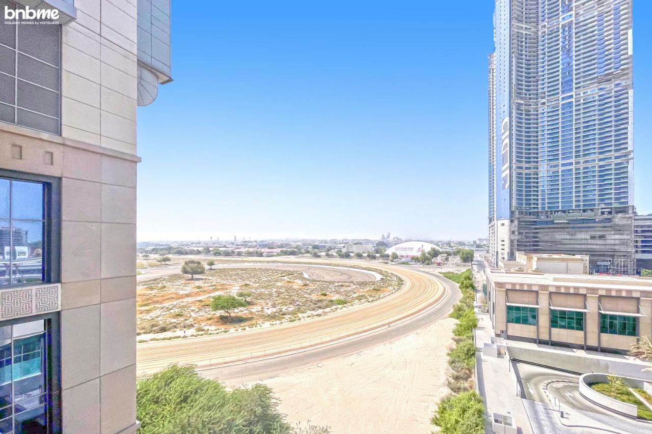 Bnbme - Waterfront Expansive Apt With Maid's Room, Poolside Cafe Appartement