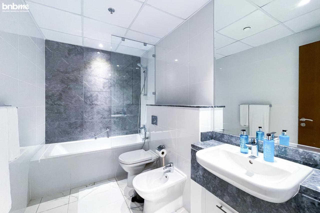 Bnbme - Waterfront Expansive Apt With Maid's Room, Poolside Cafe Appartement *